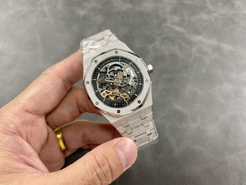 Đồng Hồ Audemars Piguet Royal Oak Frosted Gold 15407BC Phủ Vàng Trắng 41mm (2)
