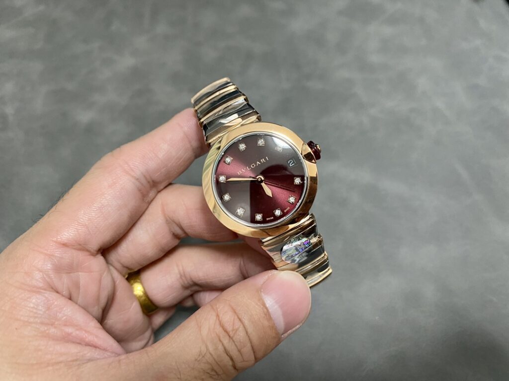 Đồng Hồ Bvlgari Lvcea Siêu Cấp Nữ Dây Kim Loại Mặt Số Đỏ (2)