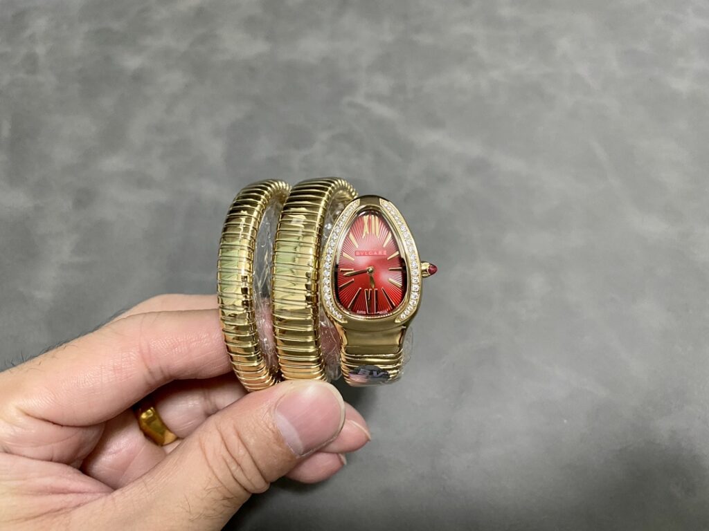 Đồng Hồ Bvlgari Serpenti Tubogas Nữ Đính Đá Mặt Số Đỏ (2)