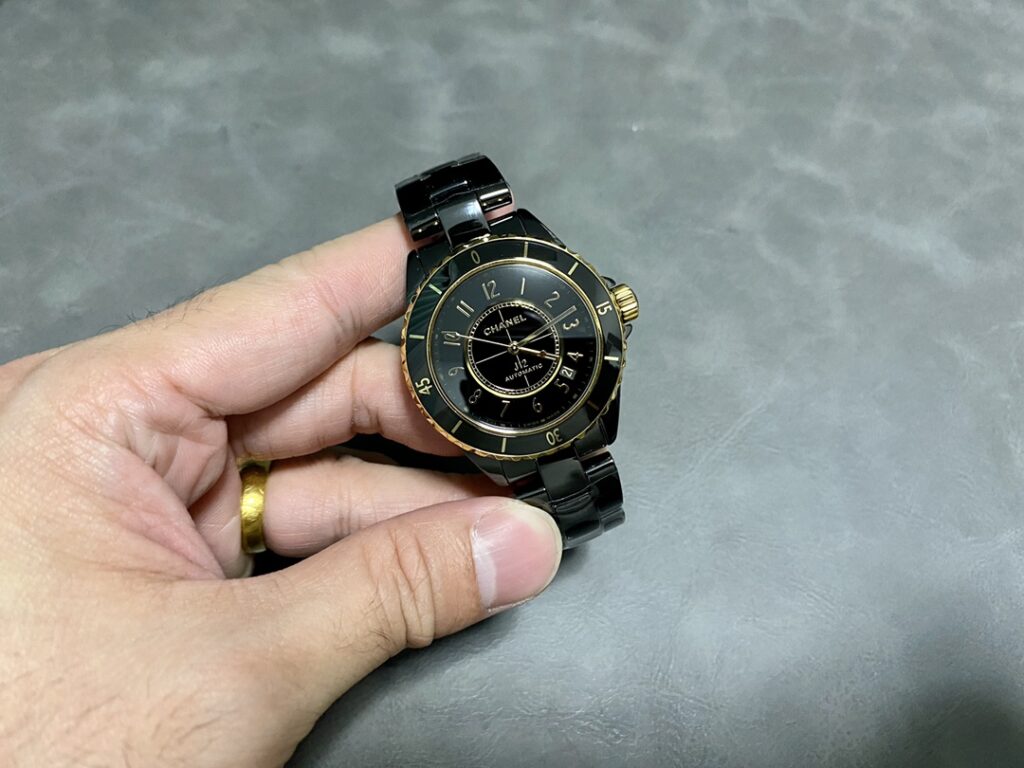 Đồng Hồ Chanel J12 Replica Vỏ Gốm Đen Mạ Vàng 18K Nhà Máy BV (8)