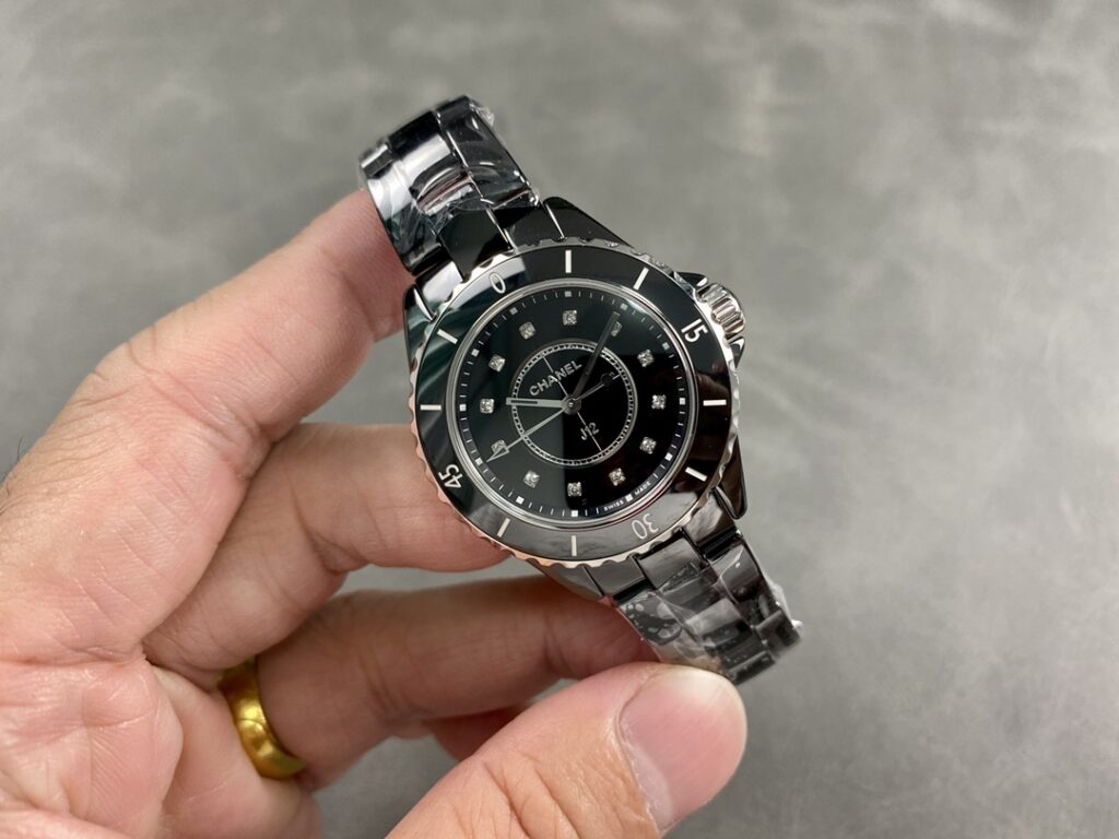 Đồng Hồ Chanel J12 Siêu Cấp Nữ Vỏ Gốm Cerami Cọc Số Đính Đá 33mm (4)