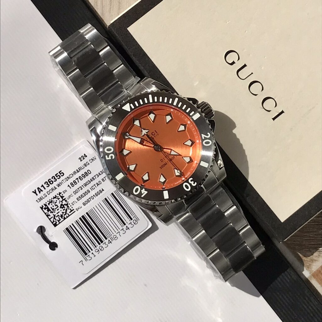 Đồng Hồ Gucci Dive Nam Siêu Cấp Mặt Màu Cam Dây Kim Loại 40mm (6)