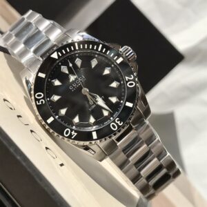 Đồng Hồ Gucci Dive Siêu Cấp Nam Mặt Số Đen Dây Thép Trắng 40mm (7)