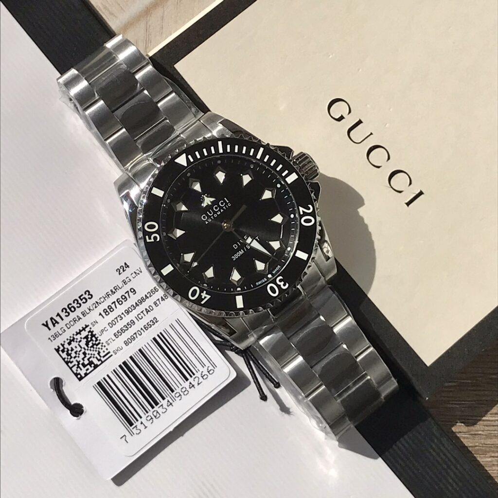 Đồng Hồ Gucci Dive Siêu Cấp Nam Mặt Số Đen Dây Thép Trắng 40mm (7)