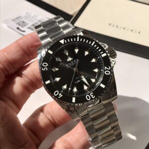 Đồng Hồ Gucci Dive Siêu Cấp Nam Mặt Số Đen Dây Thép Trắng 40mm (7)