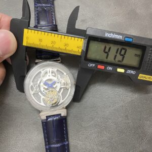 Đồng Hồ Louis Vuitton Tourbillon Chế Tác Vỏ Sapphire Dây Da Cá Sấu 42mm (1)