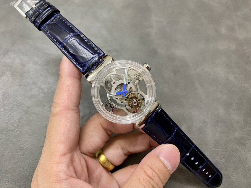 Đồng Hồ Louis Vuitton Tourbillon Chế Tác Vỏ Sapphire Dây Da Cá Sấu 42mm (1)