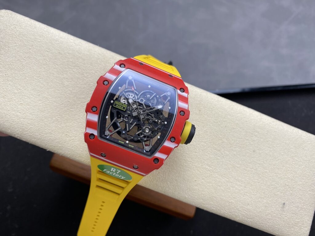 Đồng Hồ Richard Mille RM35-02 Carbon Dây Cao Su Màu Vàng R7 Factory