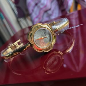 Đồng Hồ Salvatore Ferragamo Nữ Dạng Lắc Hình Bông Hoa