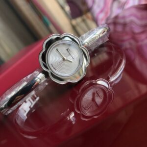 Đồng Hồ Salvatore Ferragamo Nữ Dây Kim Loại Dạng Lắc Bông Hoa 30mm (1)