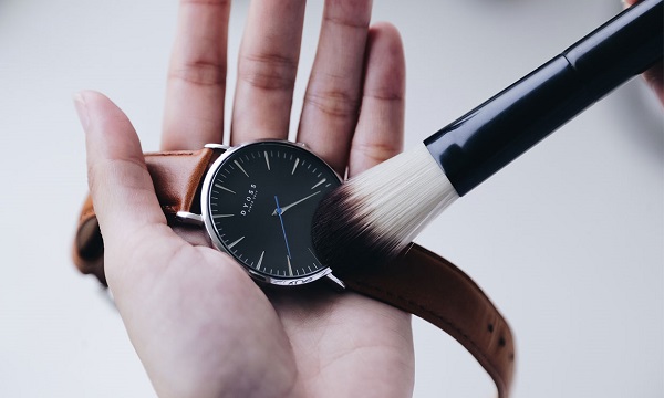 Daily Watch Cleaning Tips to Keep Your Timepiece in Top Condition (1)