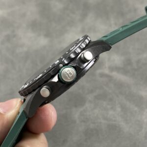 Đồng Hồ Breitling Endurance Pro Màu Xanh Lá Chế Tác Sợi Carbon 44mm (1)