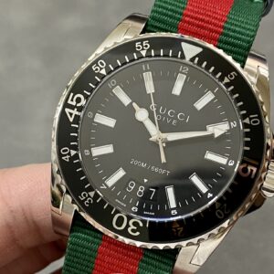 Đồng Hồ Gucci Dive YA136206 Nam Mặt Số Đen Siêu Cấp 45mm (2)