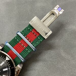 Đồng Hồ Gucci Dive YA136206 Nam Mặt Số Đen Siêu Cấp 45mm (2)