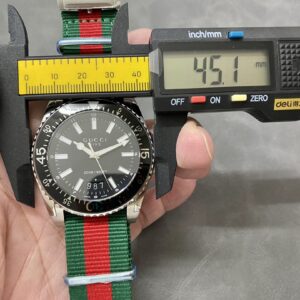 Đồng Hồ Gucci Dive YA136206 Nam Mặt Số Đen Siêu Cấp 45mm (2)