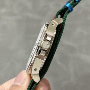 Đồng Hồ Gucci Dive YA136207 Nam Dây Vải Siêu Cấp 45mm (1)