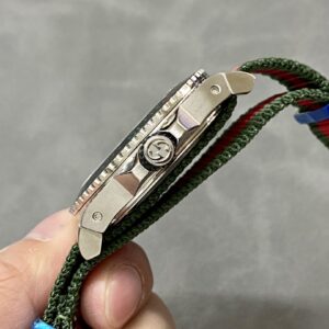 Đồng Hồ Gucci Dive YA136209A Nam Dây Vải Siêu Cấp 45mm (2)