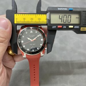 Đồng Hồ Gucci Dive YA136309 Nam Dây Cao Su Màu Đỏ 40mm (3)