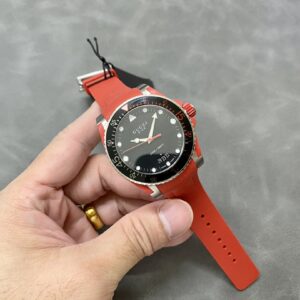 Đồng Hồ Gucci Dive YA136309 Nam Dây Cao Su Màu Đỏ 40mm (3)