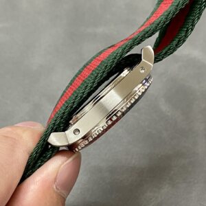 Đồng Hồ Gucci Dive YA136339 Siêu Cấp Mặt Xanh Lá Cây 45mm (8)