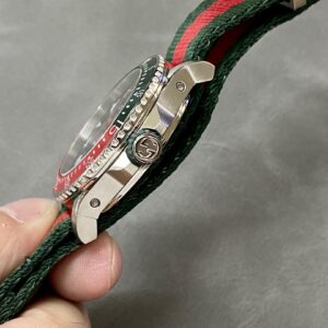 Đồng Hồ Gucci Dive YA136339 Siêu Cấp Mặt Xanh Lá Cây 45mm (8)