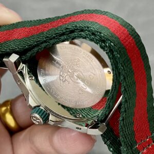 Đồng Hồ Gucci Dive YA136339 Siêu Cấp Mặt Xanh Lá Cây 45mm (8)