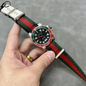 Đồng Hồ Gucci Dive YA136339 Siêu Cấp Mặt Xanh Lá Cây 45mm (8)