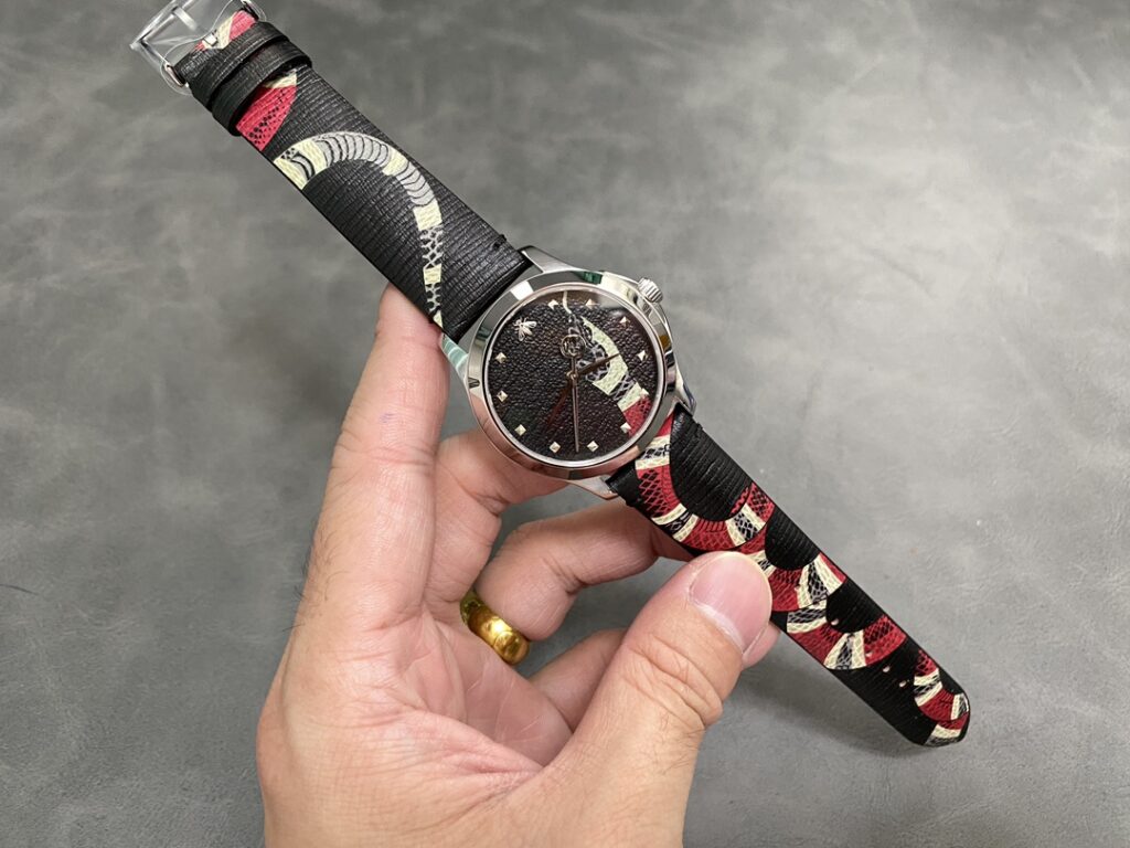 Đồng Hồ Gucci G-Timeless Le Marche Des Merveilles Snake Dây Da (3)