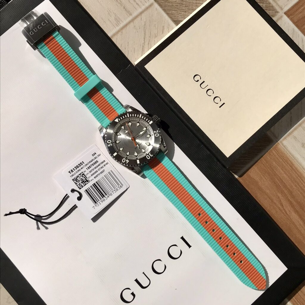 Đồng Hồ Gucci YA136351 Dive Nam Siêu Cấp Dây Cao Su 40mm (9)