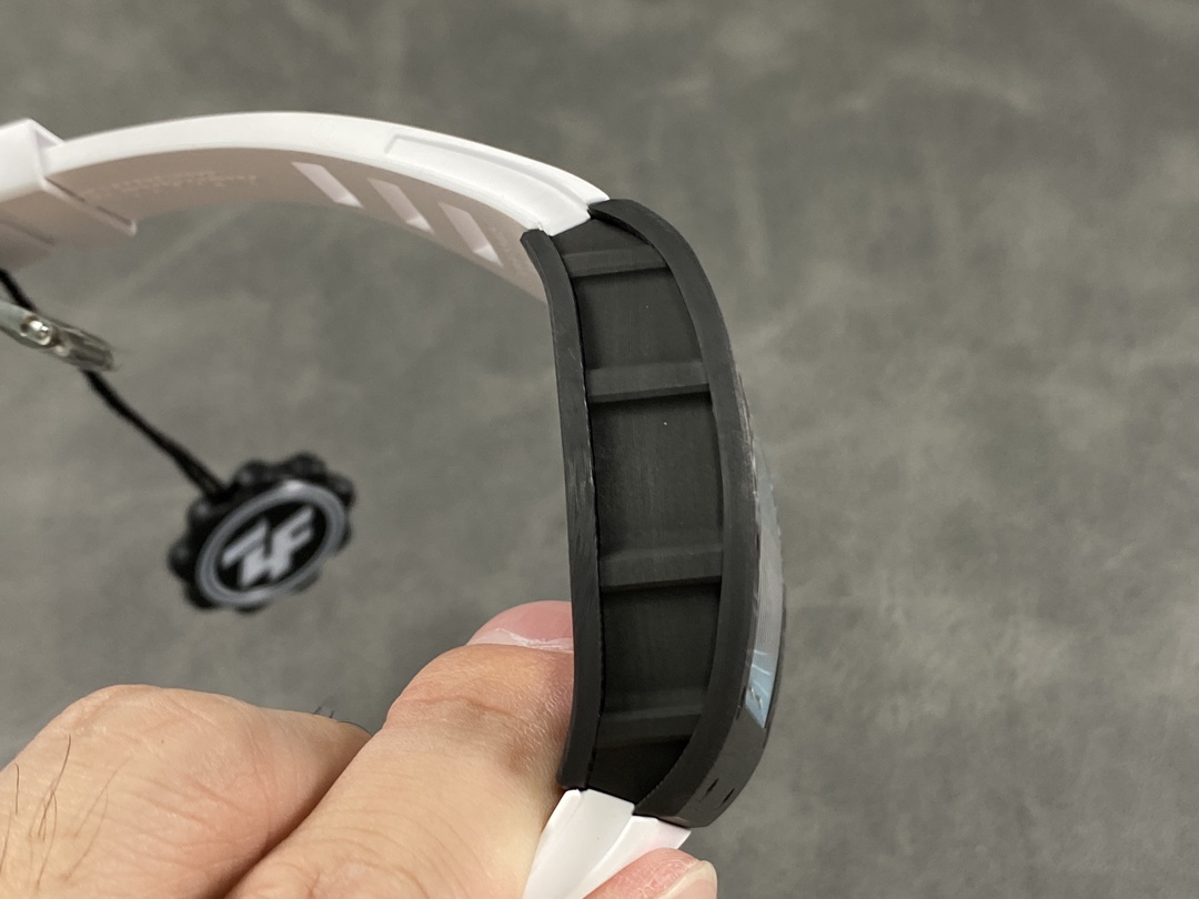 Đồng Hồ Richard Mille RM055 Asia Bubba Watson Replica Nhà Máy ZF 43x50mm (1) Đồng Hồ Richard Mille RM055 Asia Bubba Watson Replica Nhà Máy ZF 43x50mm (5)