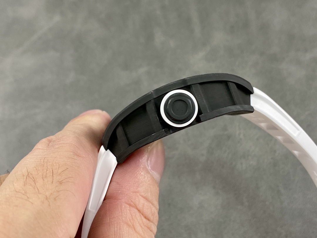 Đồng Hồ Richard Mille RM055 Asia Bubba Watson Replica Nhà Máy ZF 43x50mm (6) Đồng Hồ Richard Mille RM055 Asia Bubba Watson Replica Nhà Máy ZF 43x50mm (5)