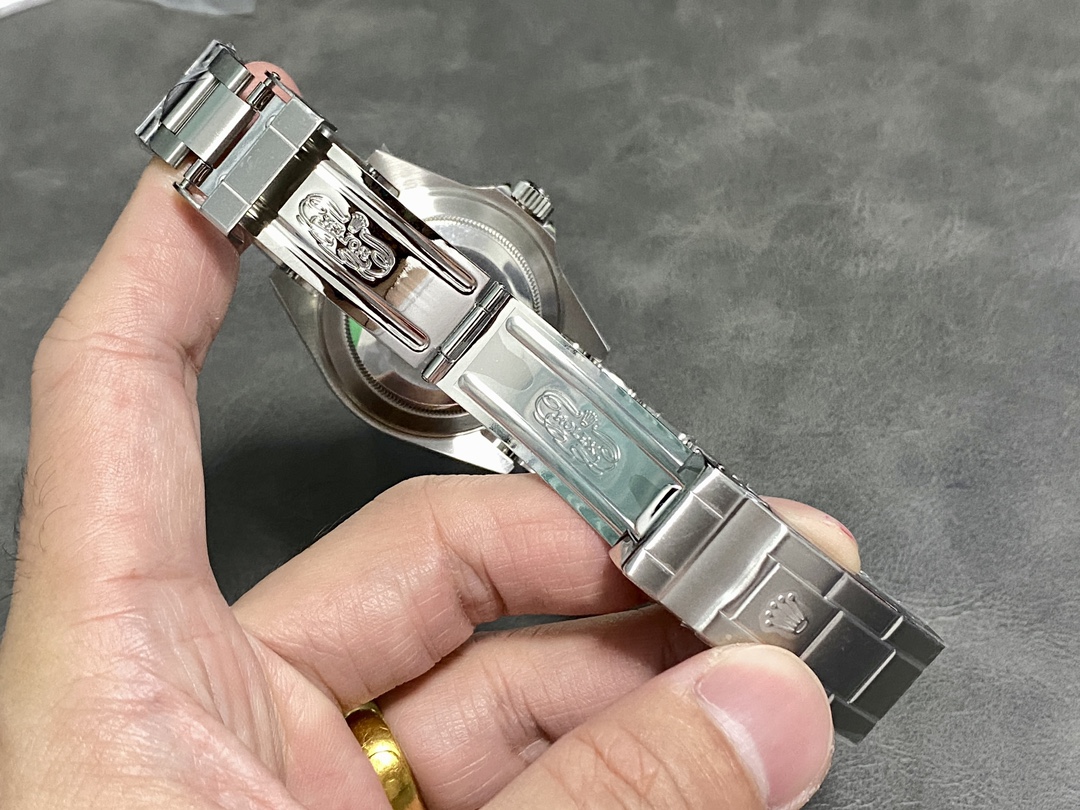 Đồng Hồ Rolex Submariner 16610LV Kermit Replica Cao Cấp Nhà Máy AR (3) Đồng Hồ Rolex Submariner 16610LV Kermit Replica Cao Cấp Nhà Máy AR (1)