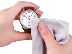 Mẹo Vệ Sinh Đồng Hồ Hằng Ngày Đúng Cách Tại Nhà