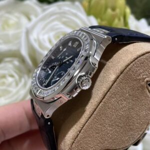 Đồng Hồ Patek Philippe Nautilus 5724G Tinh Chỉnh Mặt Số + Bọc Vàng + Đính Moissanite 40mm (1)