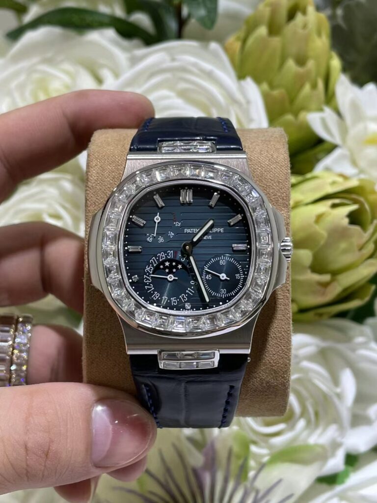 Đồng Hồ Patek Philippe Nautilus 5724G Tinh Chỉnh Mặt Số + Bọc Vàng + Đính Moissanite 40mm (1)