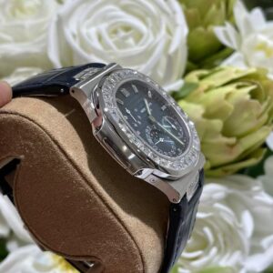 Đồng Hồ Patek Philippe Nautilus 5724G Tinh Chỉnh Mặt Số + Bọc Vàng + Đính Moissanite 40mm (1)