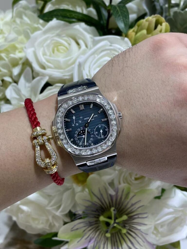 Đồng Hồ Patek Philippe Nautilus 5724G Tinh Chỉnh Mặt Số + Bọc Vàng + Đính Moissanite 40mm (1)