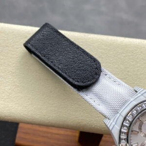 Đồng Hồ Rolex Daytona Chế Tác Carbon Đính Kim Cương Moissanite Baguette 40mm (1)