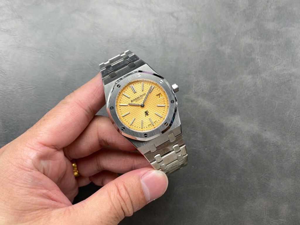 Đồng Hồ Audemars Piguet Royal Oak 15202 Jumbo Mặt Số Vàng Nhà Máy IP 39mm (1)