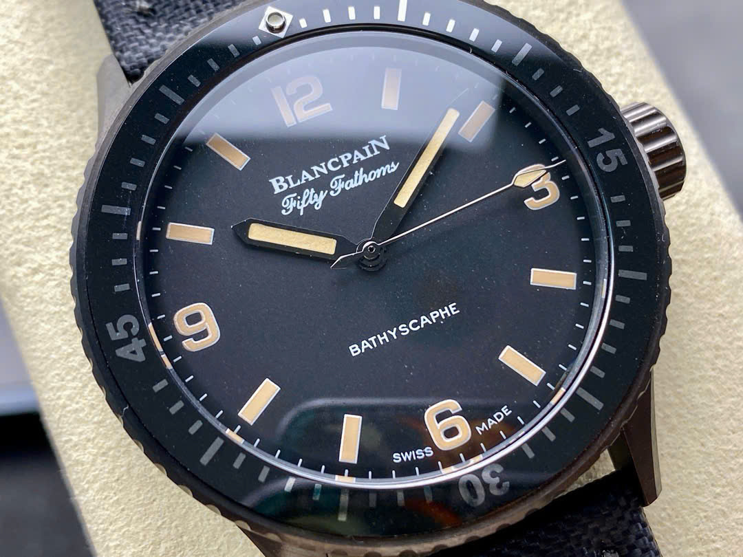 Đồng Hồ Blancpain Bathyscaphe HODINKEE 5100 1130 Vỏ Gốm Xám 38mm (2) Đồng Hồ Blancpain Bathyscaphe HODINKEE 5100 1130 Vỏ Gốm Xám 38mm (9)