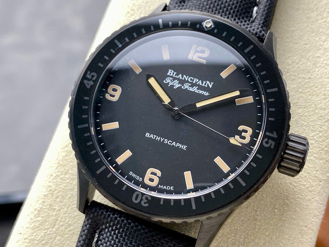 Đồng Hồ Blancpain Bathyscaphe HODINKEE 5100 1130 Vỏ Gốm Xám 38mm (3) Đồng Hồ Blancpain Bathyscaphe HODINKEE 5100 1130 Vỏ Gốm Xám 38mm (9)