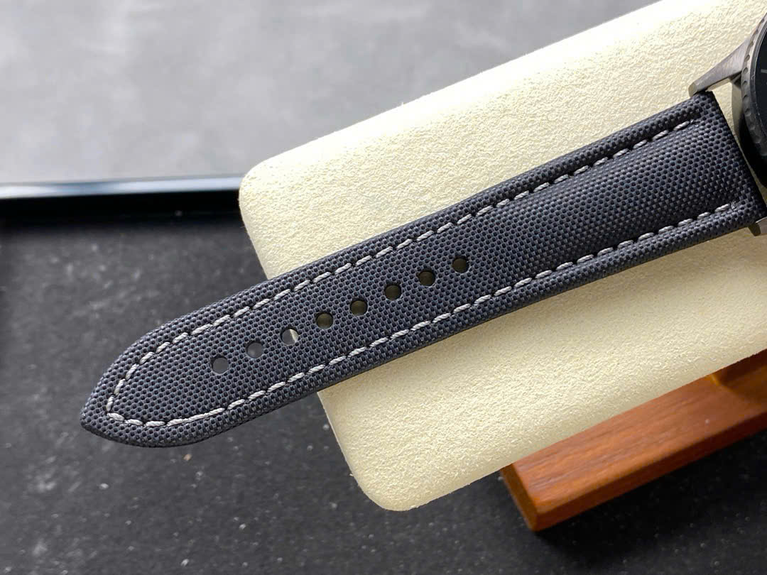 Đồng Hồ Blancpain Bathyscaphe HODINKEE 5100 1130 Vỏ Gốm Xám 38mm (6) Đồng Hồ Blancpain Bathyscaphe HODINKEE 5100 1130 Vỏ Gốm Xám 38mm (9)