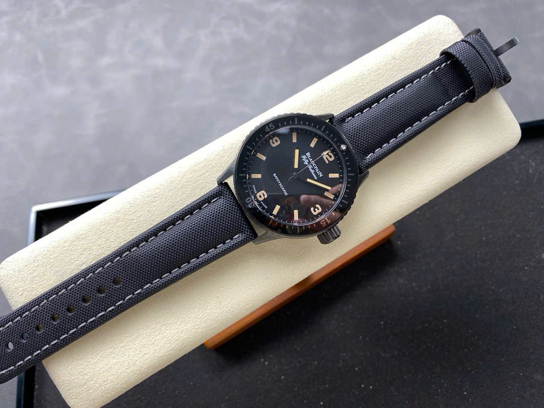 Đồng Hồ Blancpain Bathyscaphe HODINKEE 5100 1130 Vỏ Gốm Xám 38mm (9) Đồng Hồ Blancpain Bathyscaphe HODINKEE 5100 1130 Vỏ Gốm Xám 38mm (9)