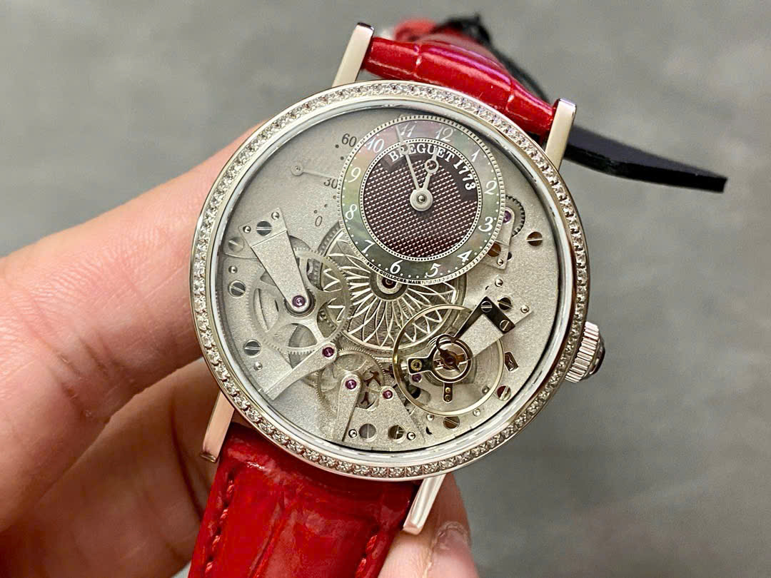 Đồng Hồ Breguet Tradition 7038BB Đính Đá Dây Da Màu Đỏ Replica ZF 37mm (9) Đồng Hồ Breguet Tradition 7038BB Đính Đá Dây Da Màu Đỏ Replica ZF 37mm (3)