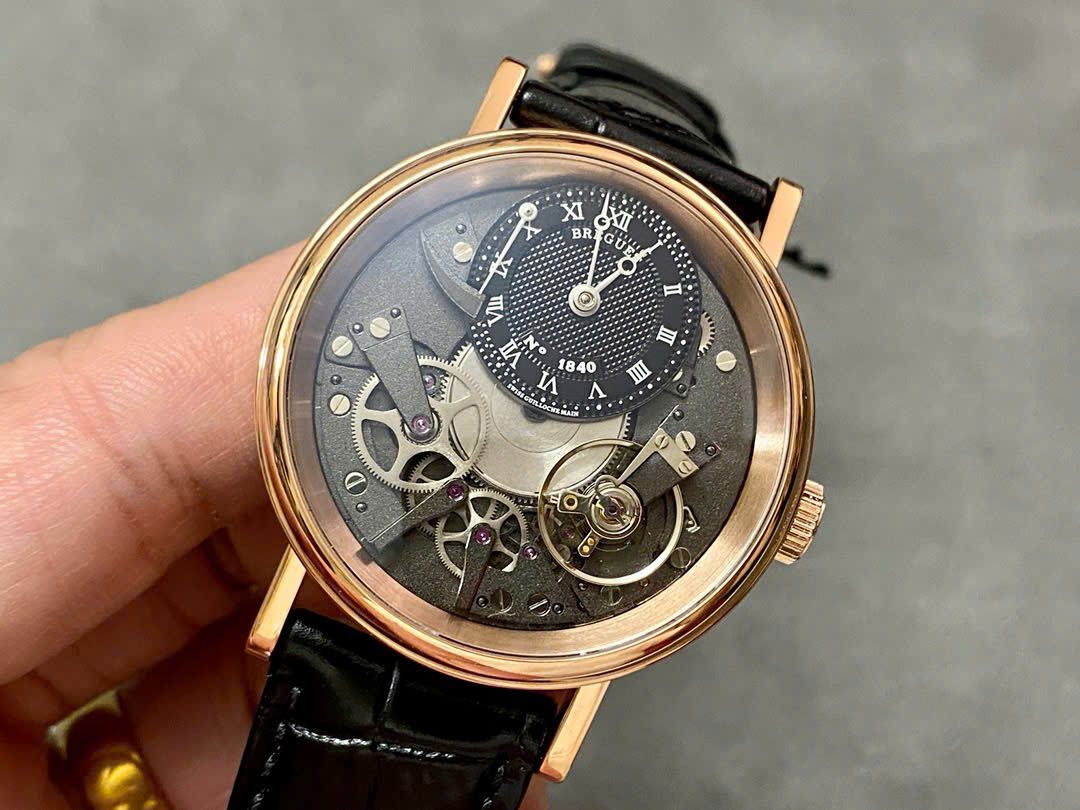 Đồng Hồ Breguet Tradition 7097BR Chế Tác Cao Cấp Nhất Nhà Máy ZF 40mm (6) Đồng Hồ Breguet Tradition 7097BR Chế Tác Cao Cấp Nhất Nhà Máy ZF 40mm (1)