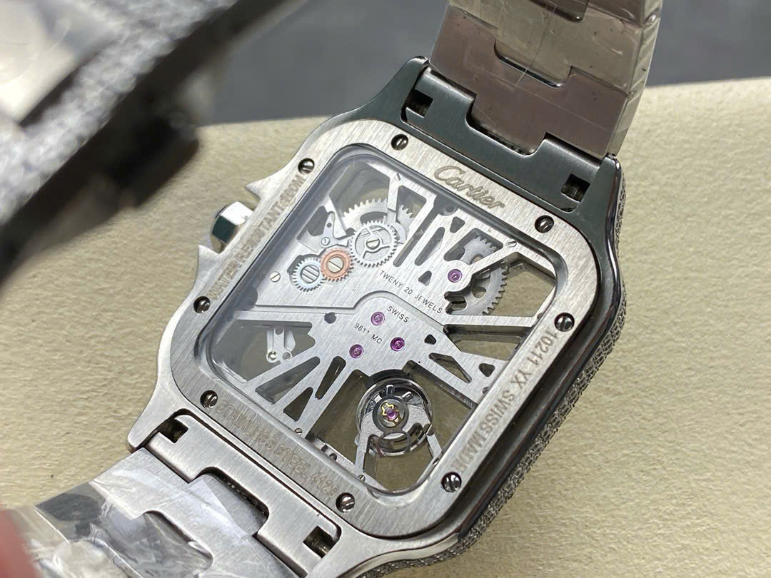 Đồng Hồ Cartier Santos Skeleton Dây Kim Loại Đính Full Đá Replica (3) Đồng Hồ Cartier Santos Skeleton Dây Kim Loại Đính Full Đá Replica (1)