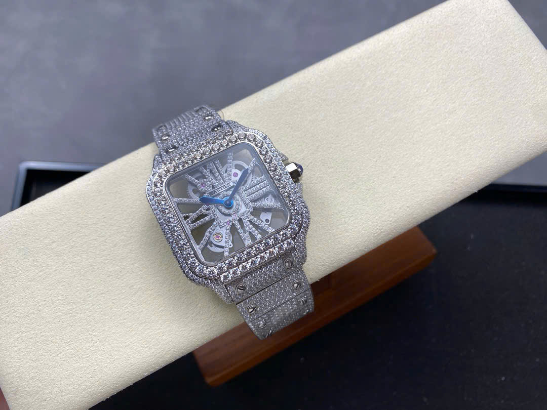 Đồng Hồ Cartier Santos Skeleton Dây Kim Loại Đính Full Đá Replica (4) Đồng Hồ Cartier Santos Skeleton Dây Kim Loại Đính Full Đá Replica (1)