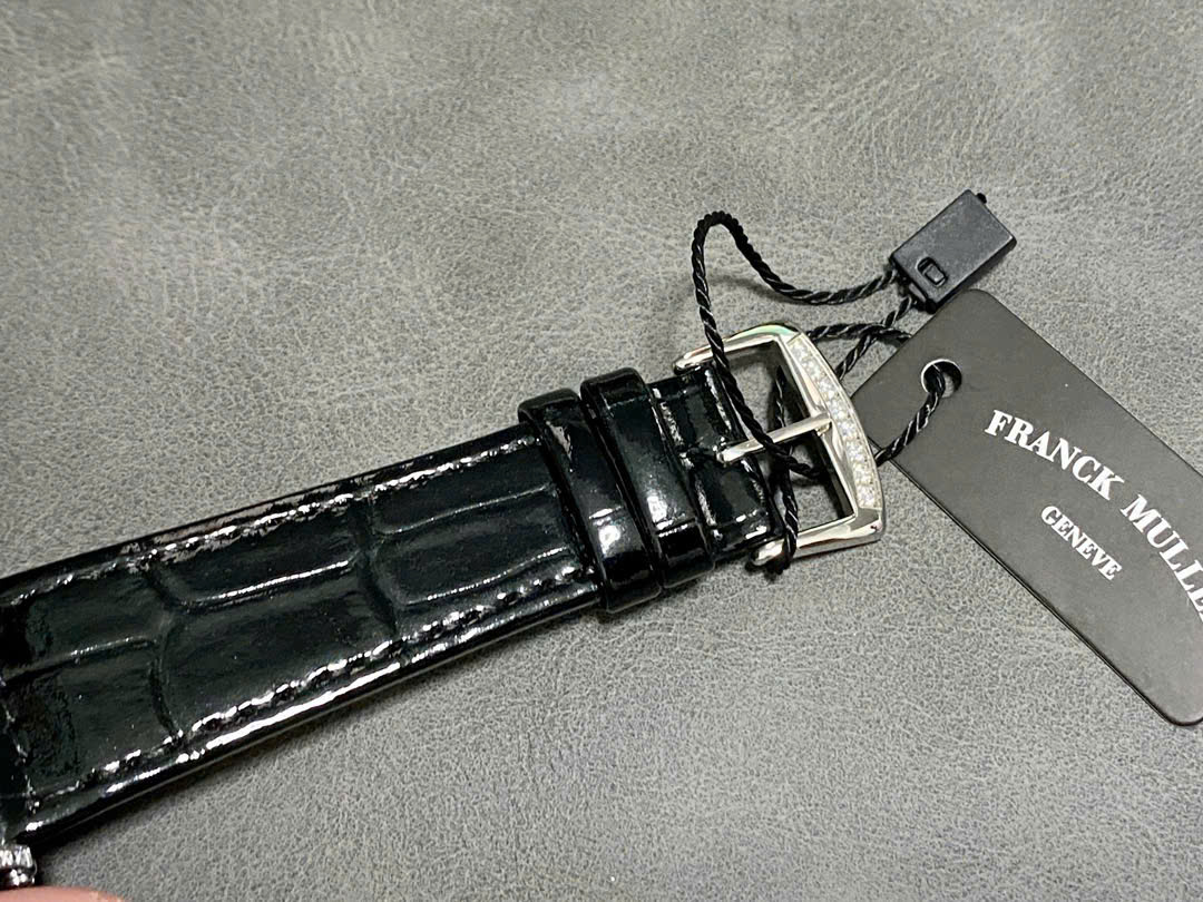 Đồng Hồ Franck Muller Master Square 6002 Đính Đá Dây Da Màu Đen 33x33mm (8) Đồng Hồ Franck Muller Master Square 6002 Đính Đá Dây Da Màu Đen 33x33mm (2)