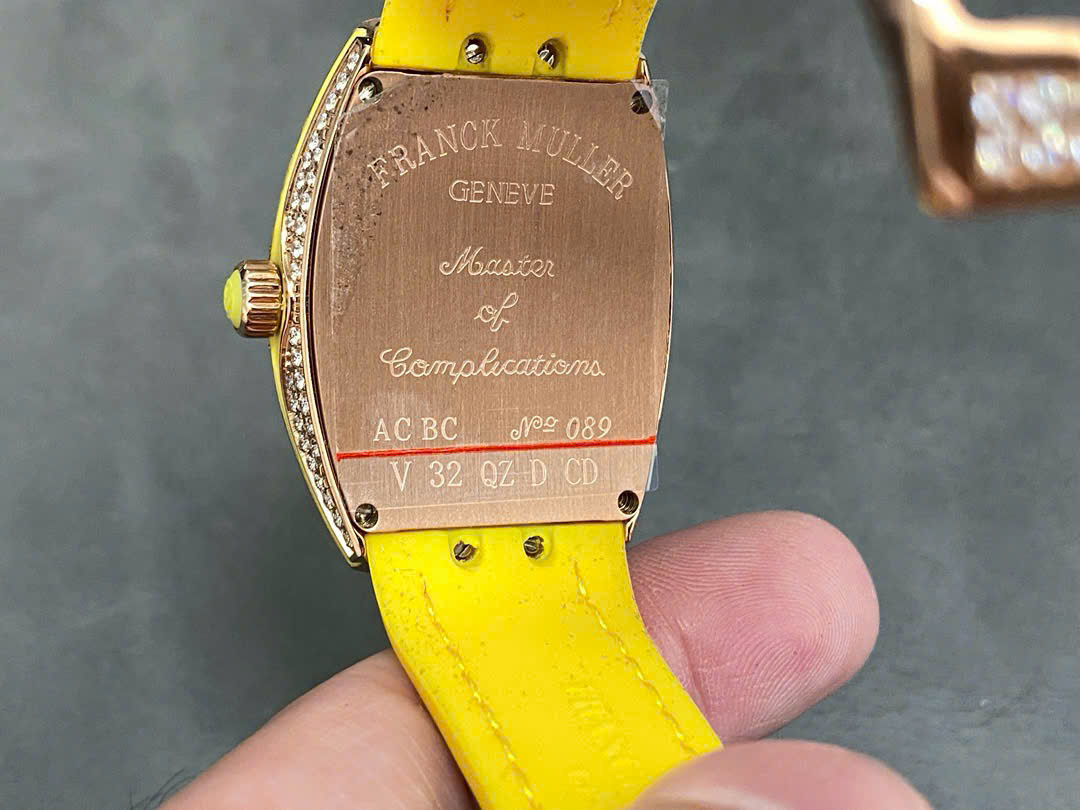 Đồng Hồ Franck Muller V32 Nữ Đính Đá Màu Vàng Replica Cao Cấp 36mm (3) Đồng Hồ Franck Muller V32 Nữ Đính Đá Màu Vàng Replica Cao Cấp 36mm (1)