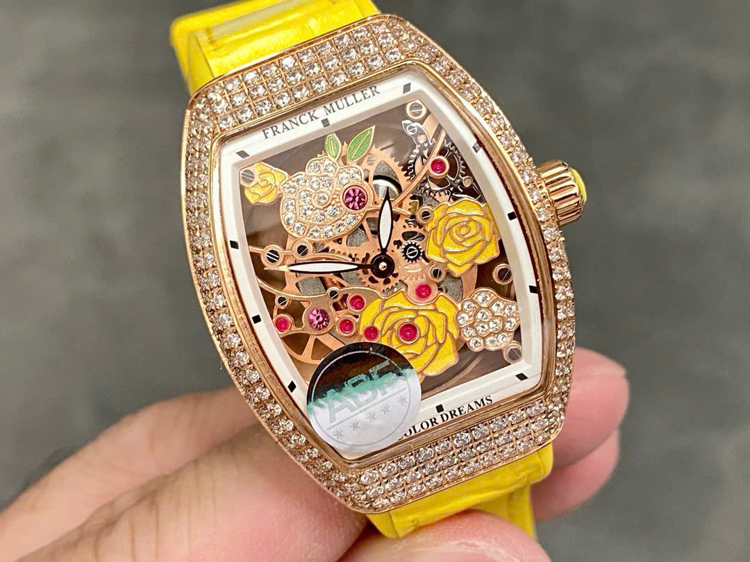 Đồng Hồ Franck Muller V32 Nữ Đính Đá Màu Vàng Replica Cao Cấp 36mm (6) Đồng Hồ Franck Muller V32 Nữ Đính Đá Màu Vàng Replica Cao Cấp 36mm (1)